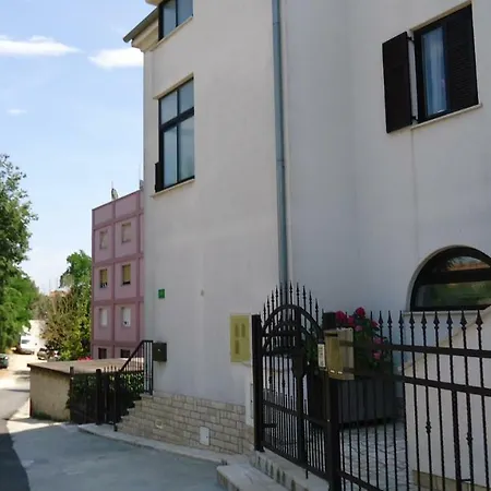 Apartments Ruzica Pula Exterior photo